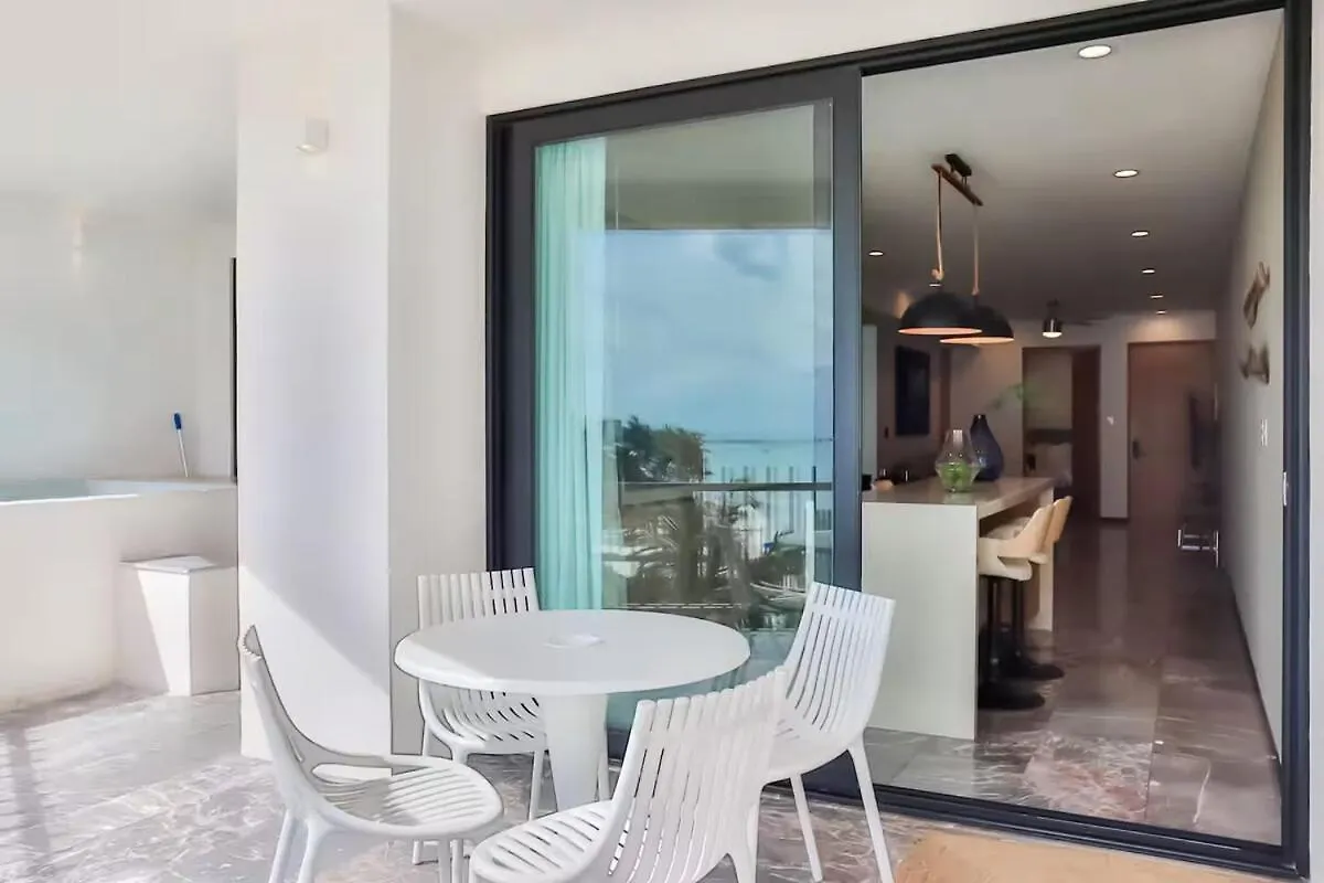 2 Bedrooms Ocean View, Private Plunge Pool, Gym Playa del Carmen Apartment